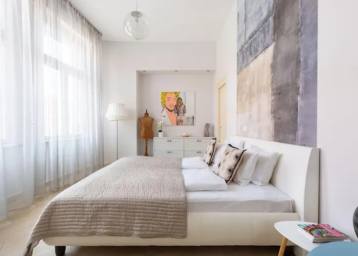 Designer Dream With Balcony At Vaci Street Appartement Budapest