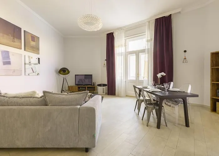 Designer Dream With Balcony At Vaci Street *