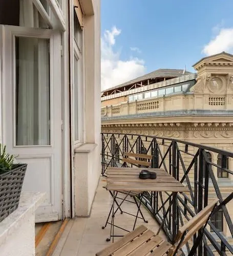 Designer Dream With Balcony At Vaci Street * Budapest