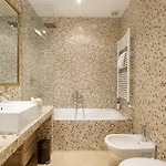 Designer Dream With Balcony At Vaci Street
