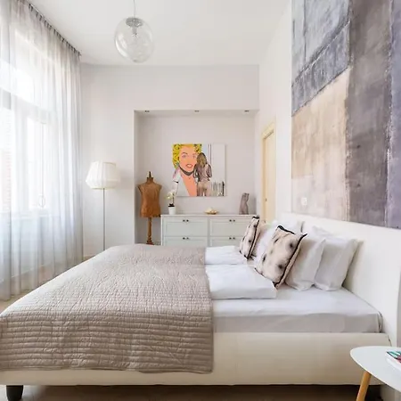 Designer Dream With Balcony At Vaci Street Appartamento Budapest
