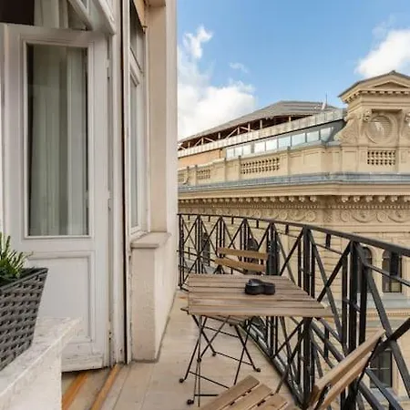 Designer Dream With Balcony At Vaci Street * Budapest